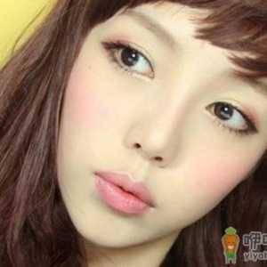 如何打造清新的裸色唇妆？