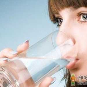 正确的喝水会让肌肤水润的