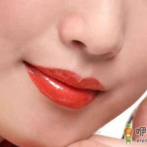 皮肤黑涂什么口红好看 黑妹子的美唇技巧