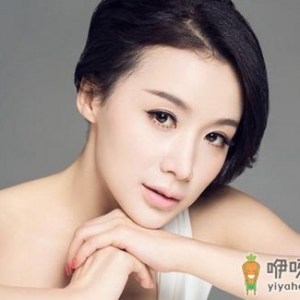 用对液体唇膏 拉近与女神的距离