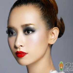 告别尴尬妆容5大禁忌！