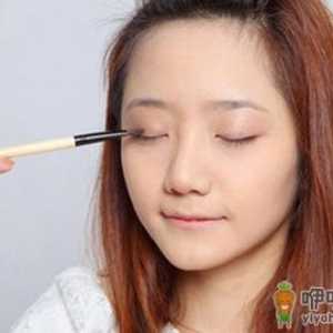 清爽活力的学生妆容 4招轻松打造