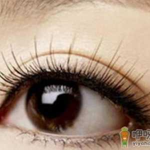 掌握让你的睫毛变又卷又翘的几个诀窍