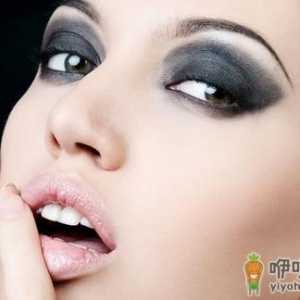 健康化妆：清洁腮红刷的正确步骤