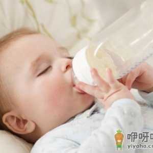 宝宝喂养误区：初生儿吸奶嘴比吸乳头好