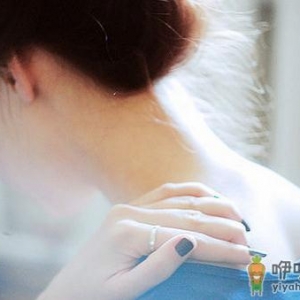 颈部保养有5招：颈部也要去角质
