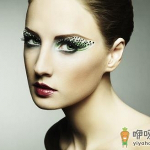 彩妆师教你怎么画眼线不晕染