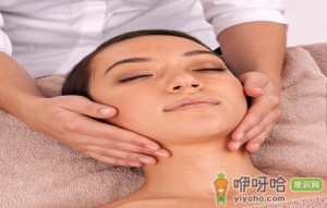 唇部按摩法 呵护你的双唇