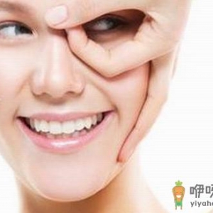 别忽视这些皮肤缺水症状！