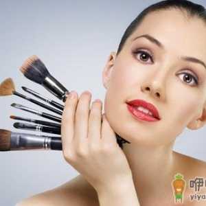 2015年彩妆流行趋势：烟熏唇色