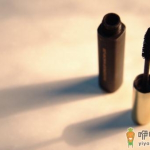 怎么贴假睫毛才能自然？