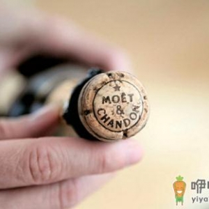 注意：这些举动很伤男友的自尊