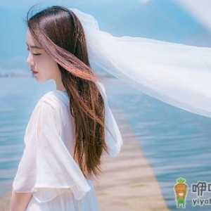 女生虎背熊腰真是“背影杀手” 这几招教你变美背