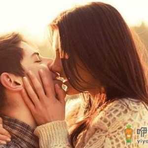 接吻前如何赶走尴尬的口臭