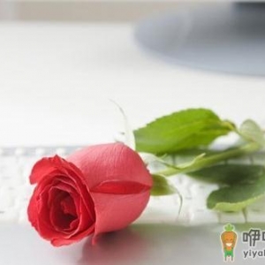 热恋中女人干的傻事：不论多晚都会等待