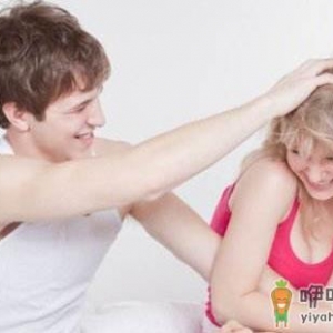 为什么女人喜欢挽男人手臂？