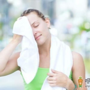 经常出汗也是病 4种疾病可引起多汗症