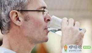 大量喝水一个星期尿酸低了真的假的