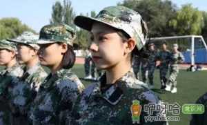 大学军训的衣服是学校发吗2022