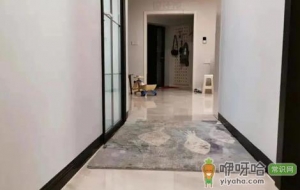 踢脚线要和门套颜色一样吗