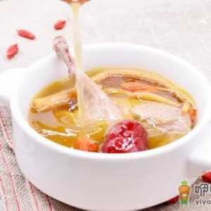 乳鸽煲汤放什么材料去湿气