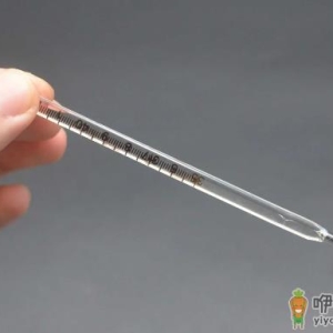 水银体温计往哪头甩