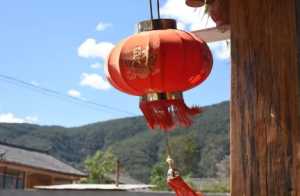 2023过年店铺门口挂几个灯笼