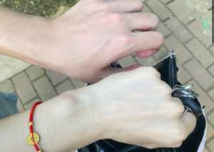 橄榄皮适合藏青色吗