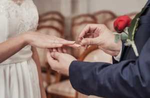 订婚完要改口叫爸妈吗