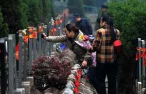 2023年清明什么时候去墓地人少