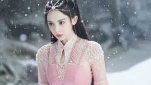 雪鹰领主的余靖秋是神女吗