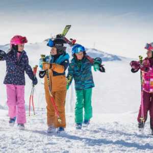 滑雪服里面可以穿毛衣吗