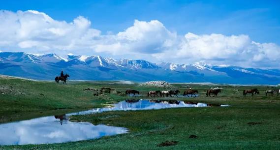 2024年7月份去新疆旅游热不热