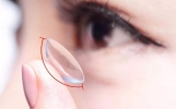 隐形眼镜上的沉淀物是什么？隐形眼镜天天戴，眼睛真的会瞎吗？